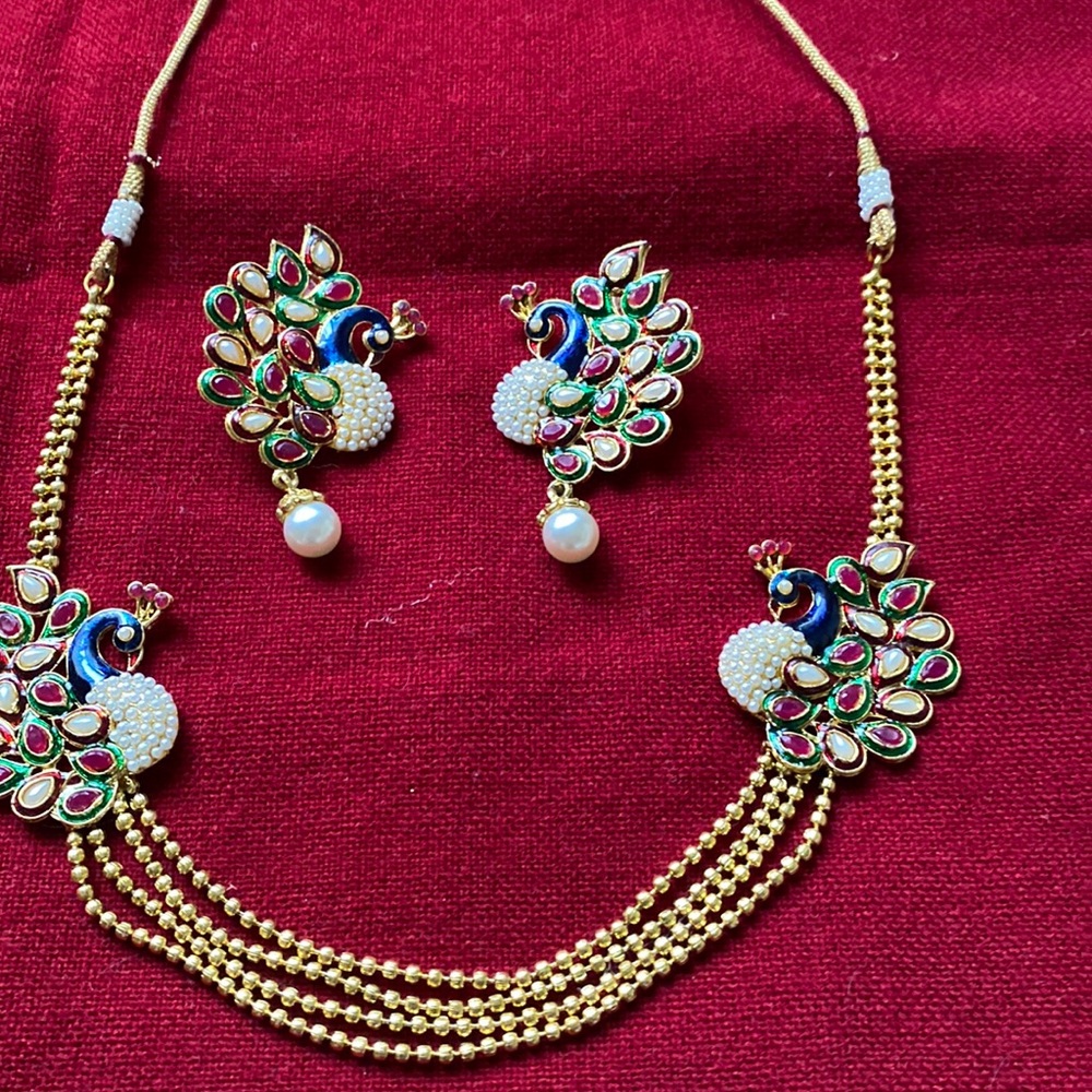 Brand new set necklaces and earrings set beautiful peacock design with pearl